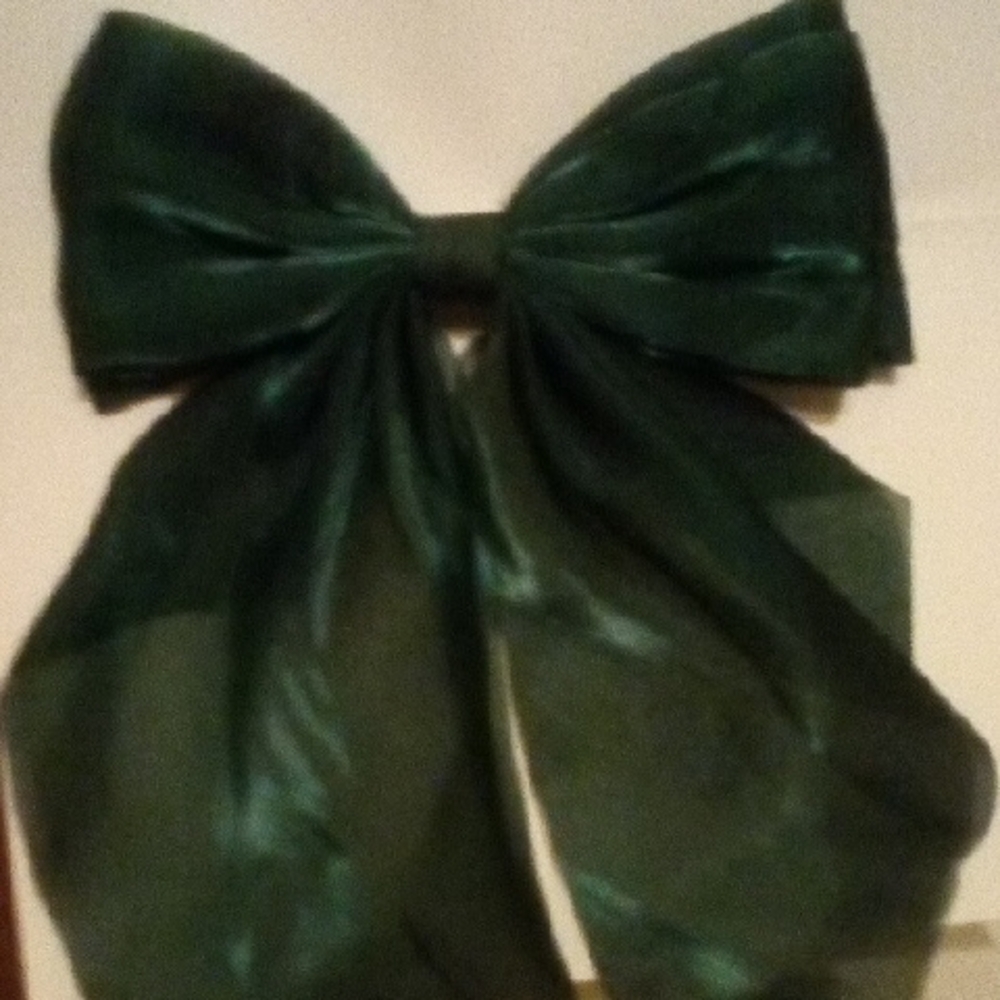 Elegant Green Bow Hair Accessory